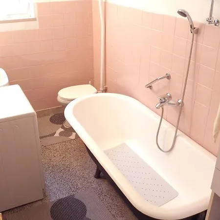 Studio Square Apartment *